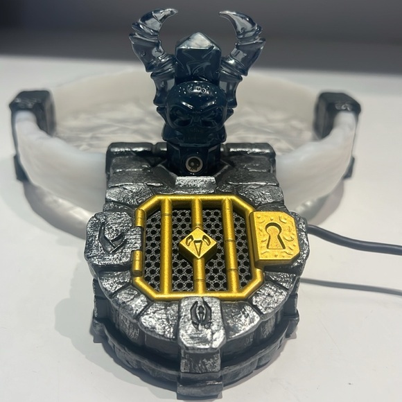 Skylanders Traptanium Portal With 5 Trap Crystals - Picture 6 of 8